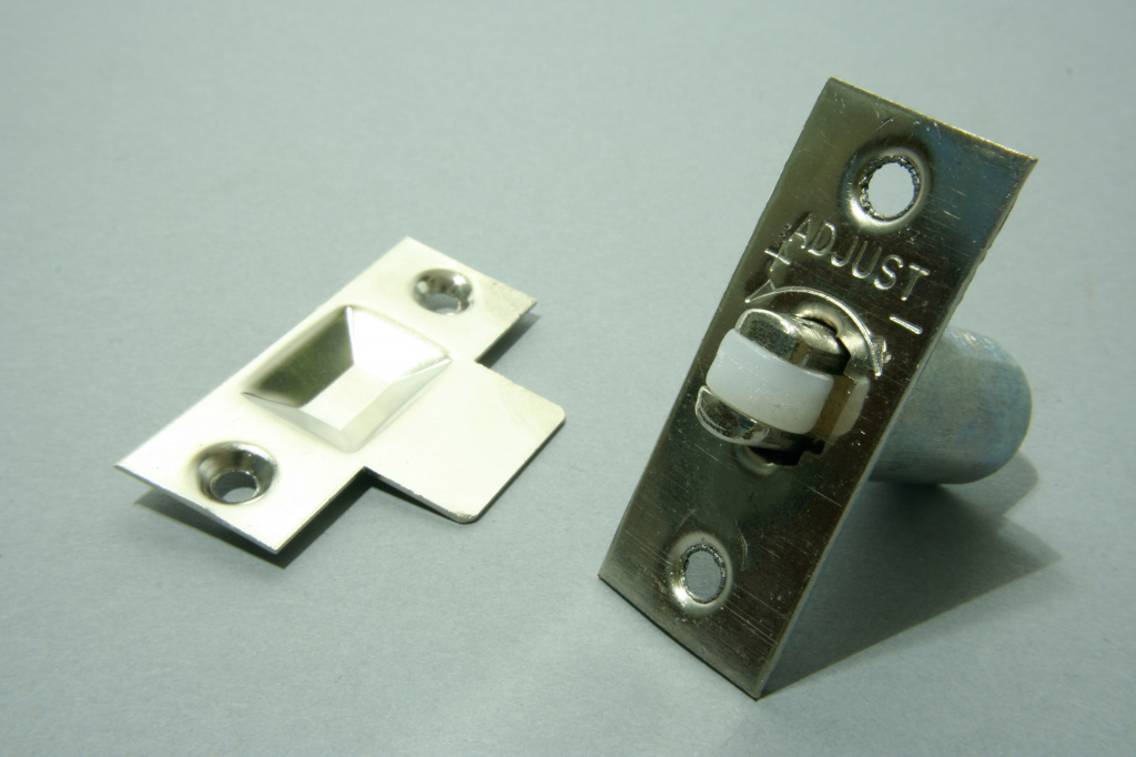 Adjustable Roller Catch - BZP