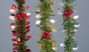 Tinsel Garland & Holly - 2.7m x 7cm